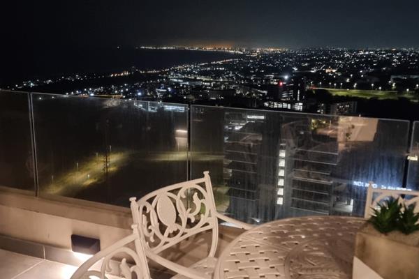 Experience luxury living in one of Umhlanga&#39;s most iconic buildings. This ...