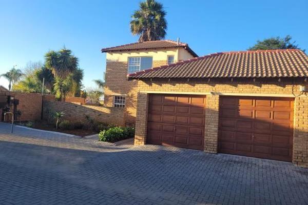 Lovely and Spacious 3 Bedroom, 2 Bathroom Townhouse to rent in Ruimsig

you walk into an open plan lounge and dinning room and to your ...