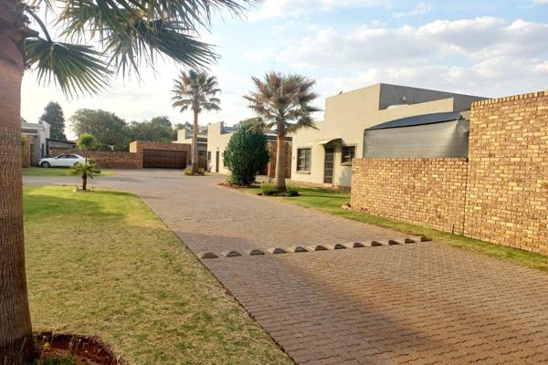 This spacious townhouse, located in a secure Kookrus complex in Meyerton, offers comfortable and modern living. Featuring three ...