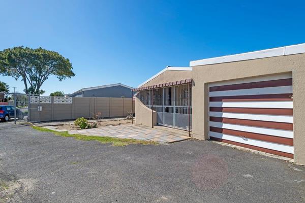 Welcome to this lovely 3-bedroom family home in the quiet suburb of Parow Valley.

This spacious home is perfect for a growing family ...