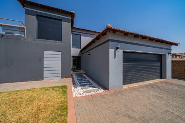 Welcome in viewing this magnificent home bosting all sophistication this modern home offers 5 bedrooms 4.5 bathrooms

should you be ...