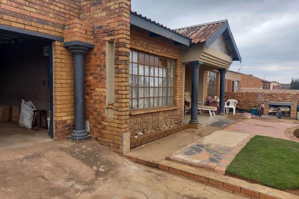 This lovely face brick house offers 3 bedrooms, 2 bathrooms, lounge, dining room, kitchen, a garage that can take 2 cars and 2 outside ...