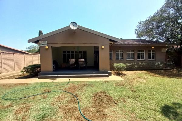 This home is in the popular area of Vanderbijlpark in SW5, close to popular schools, shops and transport.

The house offers:

3 ...