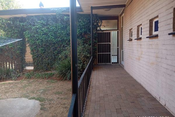 Large tiled four-bedroom house in Kempton Park Ext 3. Spacious Lounge and Dining Room. Sun room. Original kitchen with stove. The ...