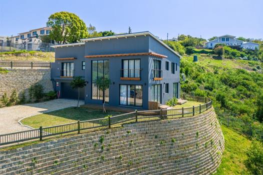 3 Bedroom House for sale in Knysna Central