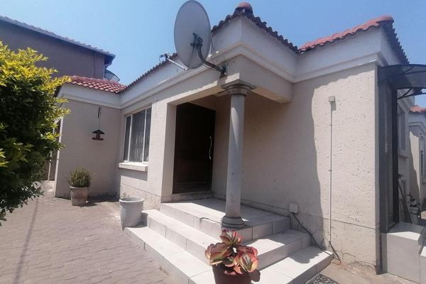 Spacious 3 bedroom house for sale in ebony park very big bedrooms extended with big ...