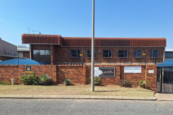 Light Industrial / Commercial Building.

R4,300,000 excluding VAT.

Well located in Florida Ext 11 industrial area.

Automated gates ...