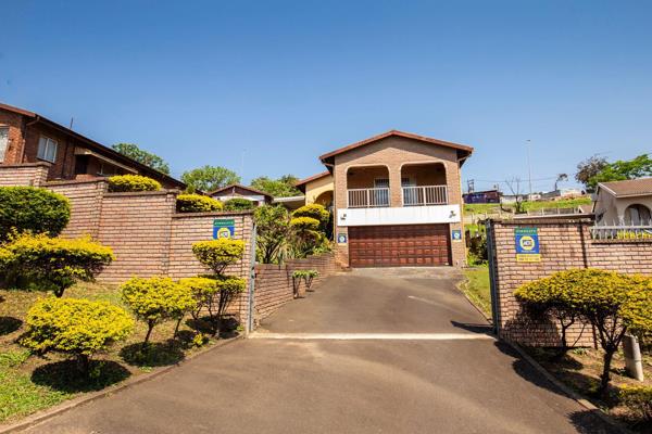 This beautiful family home offers generous space with 3 bedrooms, all with built-in cupboards. The master bedroom includes an en-suite ...