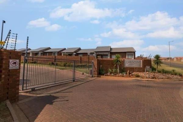 Charming and Modern 3 Bedroom Townhouse For Sale in Mooikloof Ridge
Discover this spacious and well-located townhouse in the heart of ...