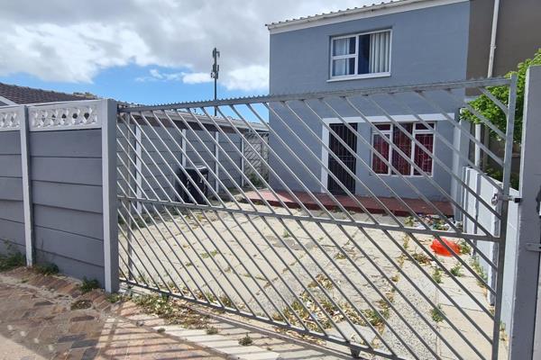 This family home in Lentegeur offers:

2 Spacious Bedrooms: Located upstairs for added privacy.
Open Plan Lounge/Dining Room: Perfect ...