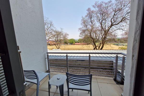 This fully furnished studio apartment is a perfect blend of convenience and comfort, situated in the heart of Rosebank. 

The open-plan ...