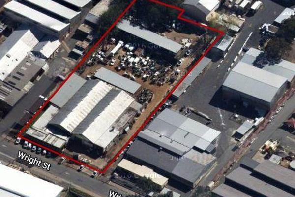 This expansive warehouse, measuring 1,575 m2, is available for sale on a generous 5,187 ...