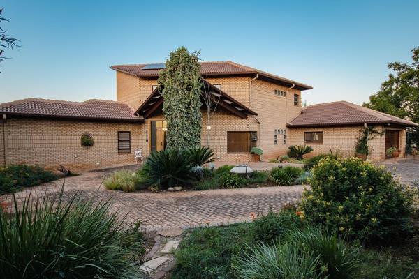 Exlusively marketed by us!!

Located on a majestic plot  in Boschkop, surrounded by open ...