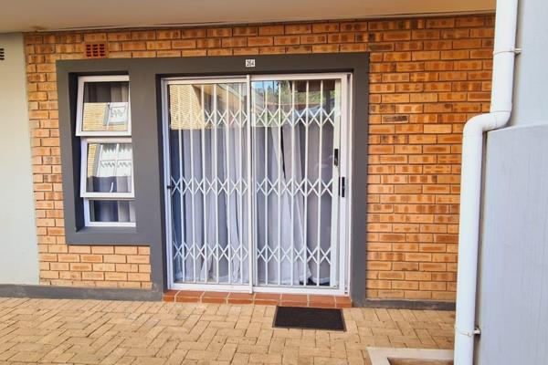 Close to hospitals, shops, and transport routes.  The one bedroom unit with built in cupboards and flloring that is tiled.  The  Lounge ...