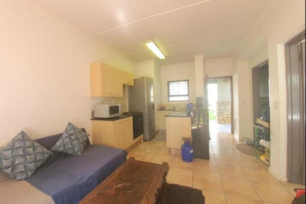 GREAT INVESTMENT at CHIANTI LIFESTYLE ESTATE
FURNISHED 1 bedroom and 1 bathroom, Ground Floor, Garden
Current costs: levy R820.62, csos ...