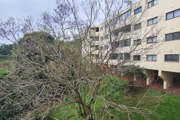 55m2 1.5 bed apartment situated in Golden Birches in Paradise Valley. 
24 hour security
Fitted Kitchen
Parquet floors throughout
Third ...