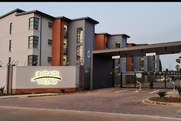 Indulge in this modern beautiful apartment located in the desirable suburb of Kempton Park.
The modified 2bedroom apartment consists of ...