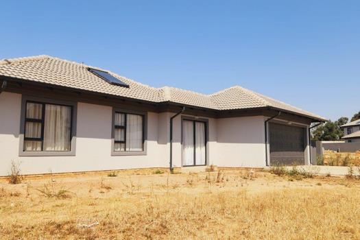 3 Bedroom House for sale in Dewalt Hattingh Park