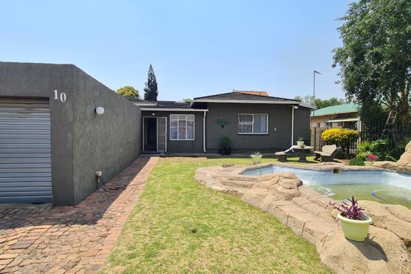 Offers 3 bedrooms, 2 bathrooms (main ensuite), kitchen, lounge, TV room, dining room, double tandem garage, swimming pool.

Excludes ...