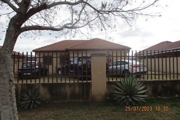 Kitchen

Living area

Bathroom

Carport 

Prepaid electricity

Close to shops and public ...