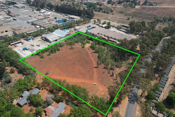 Well sized vacant land for sale in Kliprivier. 

This stand measures approx 24 973m2 ...