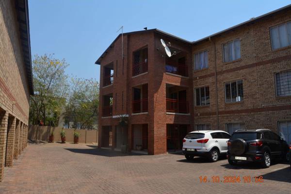 This Three bedroom ,One family bathroom, one En-suit bathroom Apartment in a security complex has an open plan kitchen and Lounge area. ...