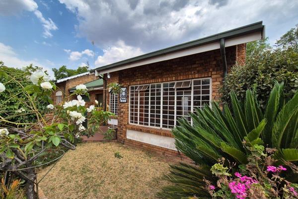 Nestled in the heart of Groenkol, this charming townhouse is ideal for those seeking convenience and comfort in a pet-friendly ...