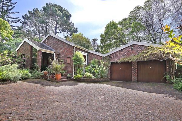 Seize the chance to own a remarkable property in the prestigious Constantia Upper area ...