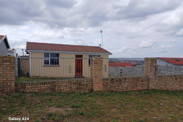 A neat 2 bedroom house in the quiet area of Mdantsane is presented to you by Harcourts Mercantile. The property is fully walled, fitted ...