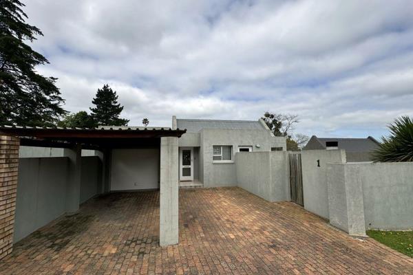 R12 800 p/m (Fair Glen security complex)

3 bedrooms
2 bathrooms
Living room
Kitchen
Spacious garden
1x garage &amp; ...