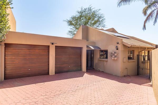 Welcome to this stunning 3 bedroom cluster for sale in the sought-after North Riding area North of Johannesburg. Just a stone&#39;s ...