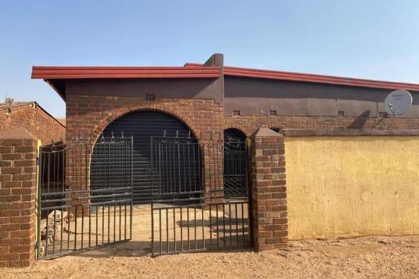 A 3 bedroom house is available for sale in Xubeni . This property offers 3 specious bedrooms,  1 full bathroom, a kitchen, a dinning ...