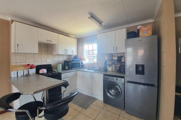 Life is beautiful and so should the place be that you stay. 

This unit has new cupboards in the bedroom and the kitchen.

It ...