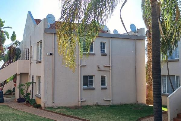 RE/MAX Blue Chip proudly presents: 
Modern 2-bedroomed unit at The Shades in Garsfontein ...