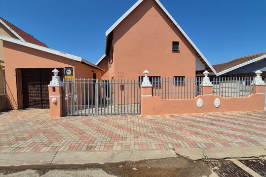 4 Bedroom House for sale in Kwamagxaki