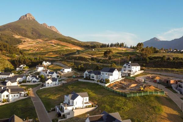 Discover your dream home plot in La Roche Estate, Stellenbosch. La Roche is developed on 13.1 hectares, with a low-density of 8 erven ...