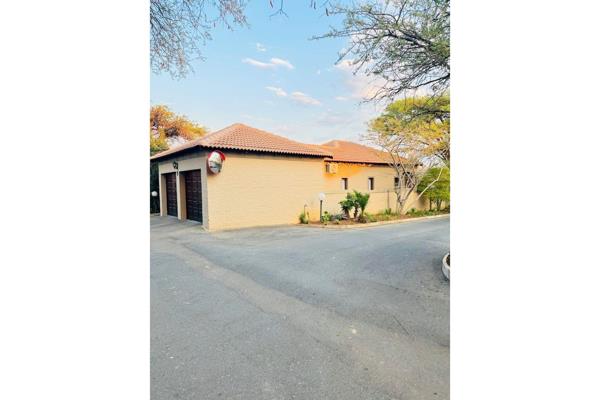 This fantastic family home is located in Princeton complex in Kyalami Hills. Princeton is a sectional title complex which is ...