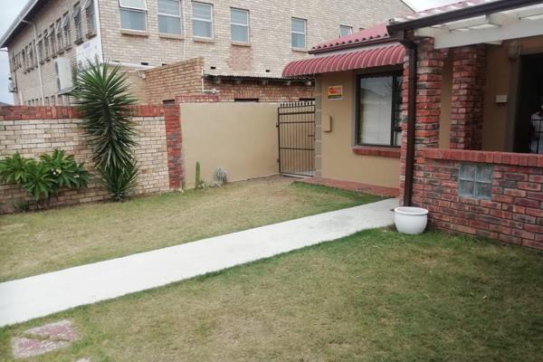 This neat Garden Cottage to let in Malabar consists of one bedroom with built-in ...