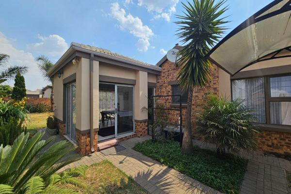 Townhouse for sale 
Marelden Estate. Witbank 
R 1 380 000

3 bedrooms 
2 bathrooms 
Kitchen 
Lounge 
dining area/ Entertainment area 
2 ...