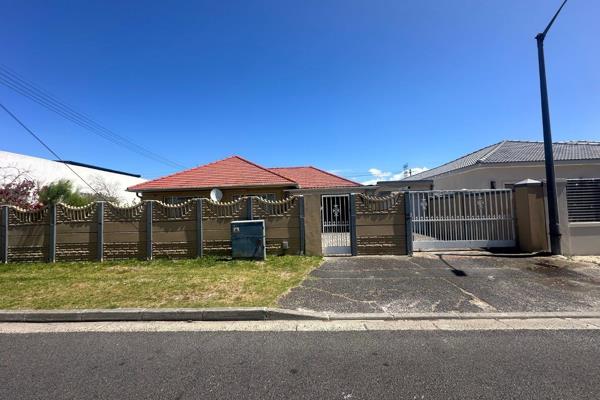 Welcome to your dream family home! Nestled in the heart of the Southern Suburbs, this spacious three-bedroom house offers the perfect ...