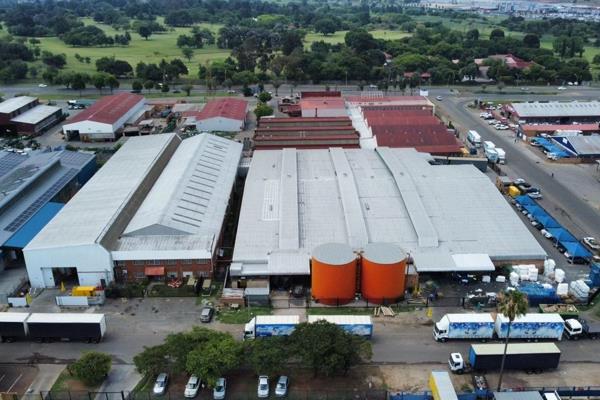 This standalone industrial facility in Spartan offers an expansive 3,000 sqm under roof ...