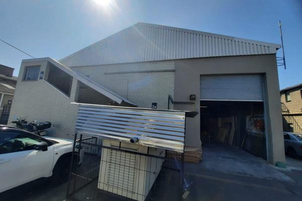 This 465m2 warehouse on Selsdon Road, Beaconvale, Parow, offers a spacious and versatile ...