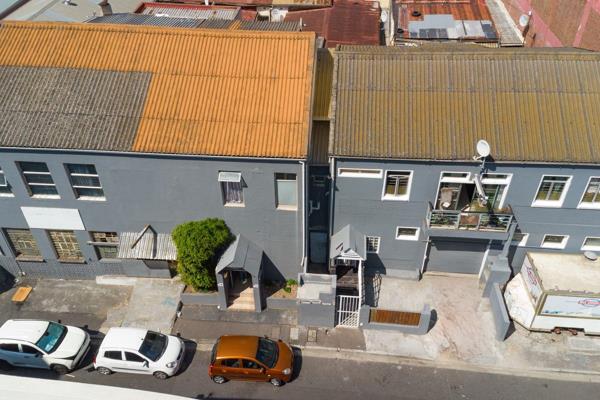 MU2 Site in Bromwell Street Woodstock

This double-storey, MU2 property in Bromwell ...