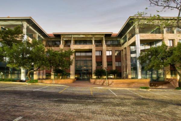 This 716sqm commercial property is perfectly/conveniently located in Sunninghill which ...