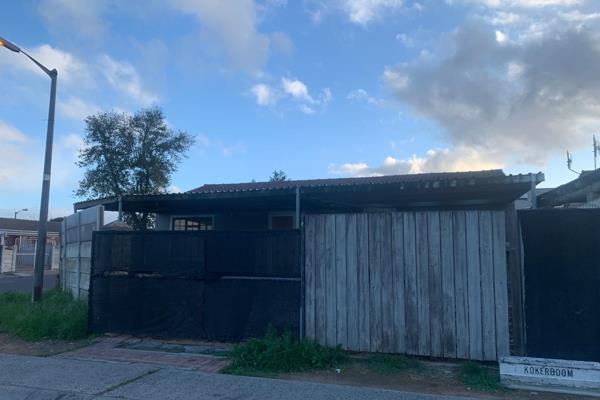 Free-Standing Property close to Eisleben Road.The Property boasts:2x2 Bedroom Homes.2 Bedrooms,lounge,kitchen and bathroom + 2 bedrooms,lounge kitchen and bathroom.

Fully enclosed with ample parking.
Good for Rental Income or for a large family