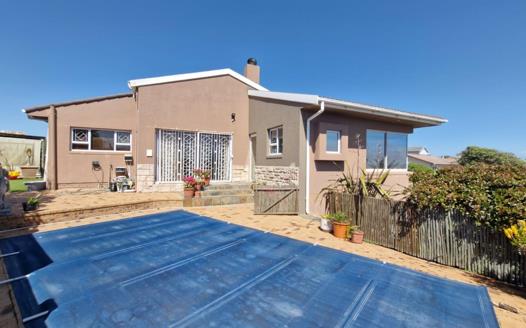 4 Bedroom House for sale in Van Riebeeckstrand