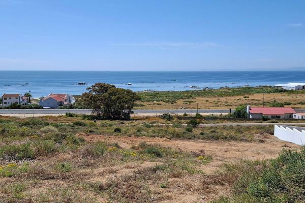 *Agent base in St Helena bay*

Property Overview:

• Large Stand 928M2
• No building ...