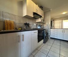 Apartment / Flat for sale in Paarl Central East