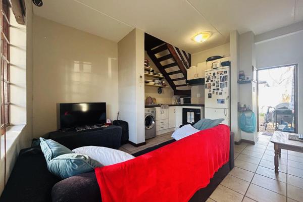 Nestled in the heart of Northern Paarl, this pet-friendly 1-bedroom duplex offers a perfect blend of indoor comfort and outdoor living. ...