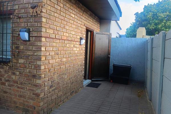 This garden cottage offers you 1 bedrooms with built in cupboards, 1 bathroom. Open plan lounge, dining room and kitchen with a 2 plate ...